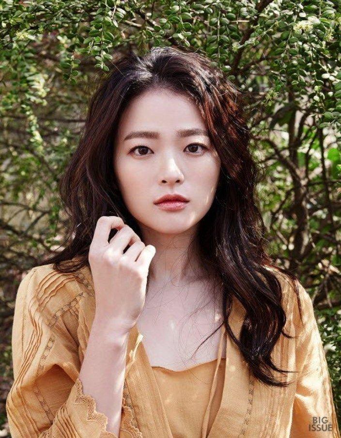 Nữ diễn viên Chun Woo Hee chính thức ký hợp đồng với H& Entertainment sau khi rời khỏi Namoo Actors. Đây là công ty quản lý của nhiều diễn viên nổi tiếng như Ju Ji Hoon, Jung Ryeo Won, Son Dam Bi, Jung Soo Jung...