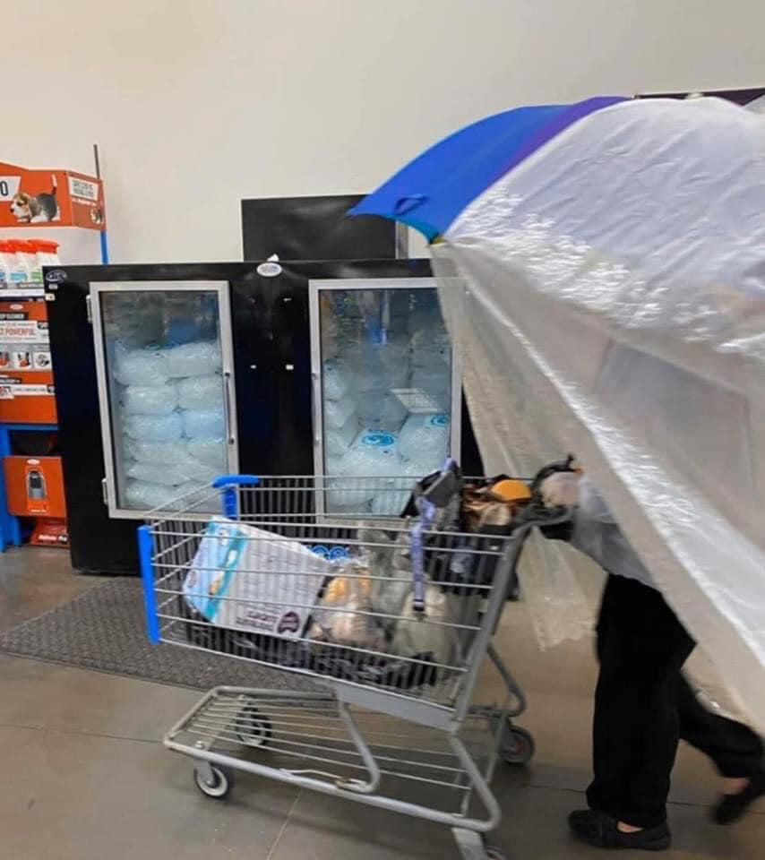 Muôn kiểu đeo khẩu trang tự chế như diễn hài thời Cô Vy-8