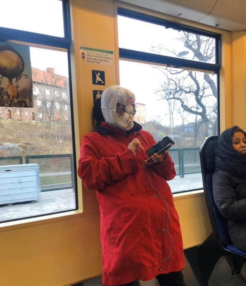 Muôn kiểu đeo khẩu trang tự chế như diễn hài thời Cô Vy-9