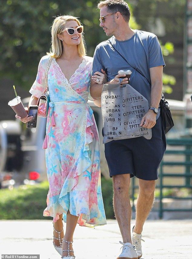 Paris Hilton bị đồn mang thai-2