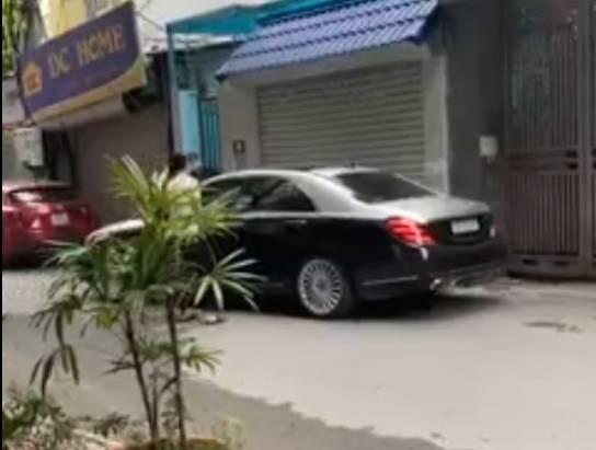 Vợ đánh ghen đập nát xe tiền tỷ: Con kia xuống chưa? Xuống!-3