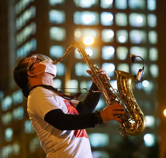 Những khoảnh khắc nghệ sĩ Việt giúp dân chống dịch gây xúc động-8