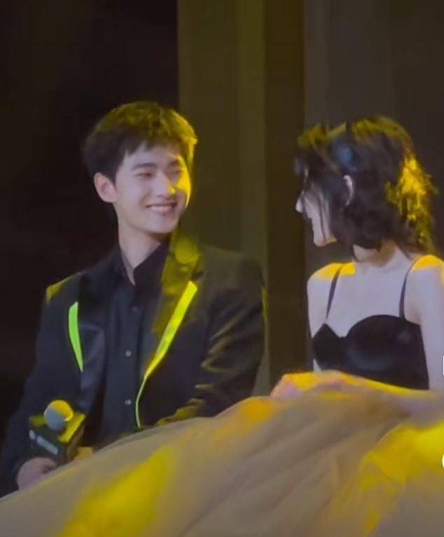 Dương Dương - Địch Lệ Nhiệt Ba liệu có phim giả tình thật?-1