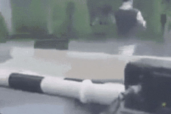 Clip: Tập thể dục gặp tuần tra, ông chú chạy nhanh hơn thi marathon