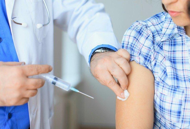Cách nhận biết cơ thể có bị dị ứng khi tiêm vaccine Covid-19 hay không-1