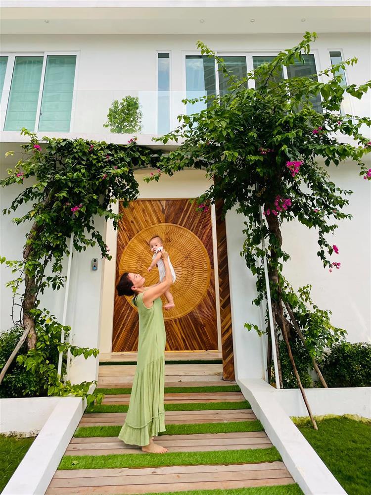 Hồ Ngọc Hà làm gì mà mẹ đẻ thốt lên có con gái thật tuyệt?-1