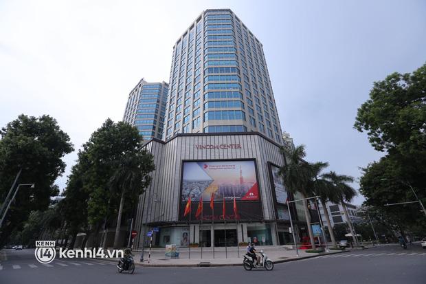 NÓNG: Hà Nội phong tỏa Vincom Bà Triệu, bảo vệ nghi nhiễm Covid-19-1