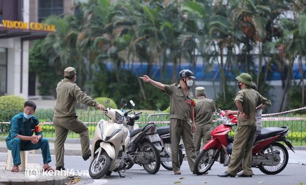 NÓNG: Hà Nội phong tỏa Vincom Bà Triệu, bảo vệ nghi nhiễm Covid-19-2