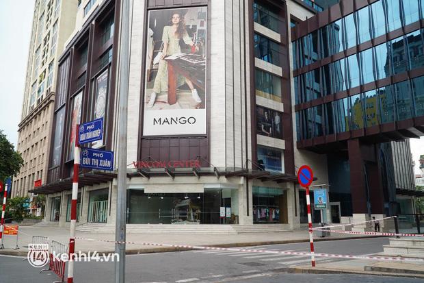 NÓNG: Hà Nội phong tỏa Vincom Bà Triệu, bảo vệ nghi nhiễm Covid-19-5