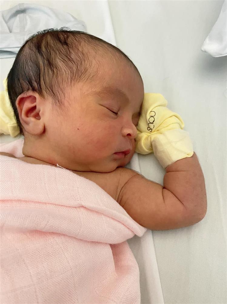 Võ Hạ Trâm như ngồi trên lửa khi con sơ sinh mắc chứng vàng da-3