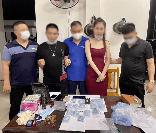 Đang bị truy nã, hot girl SN 1999 vô tư quay TikTok, lên mạng nói đạo lý-1