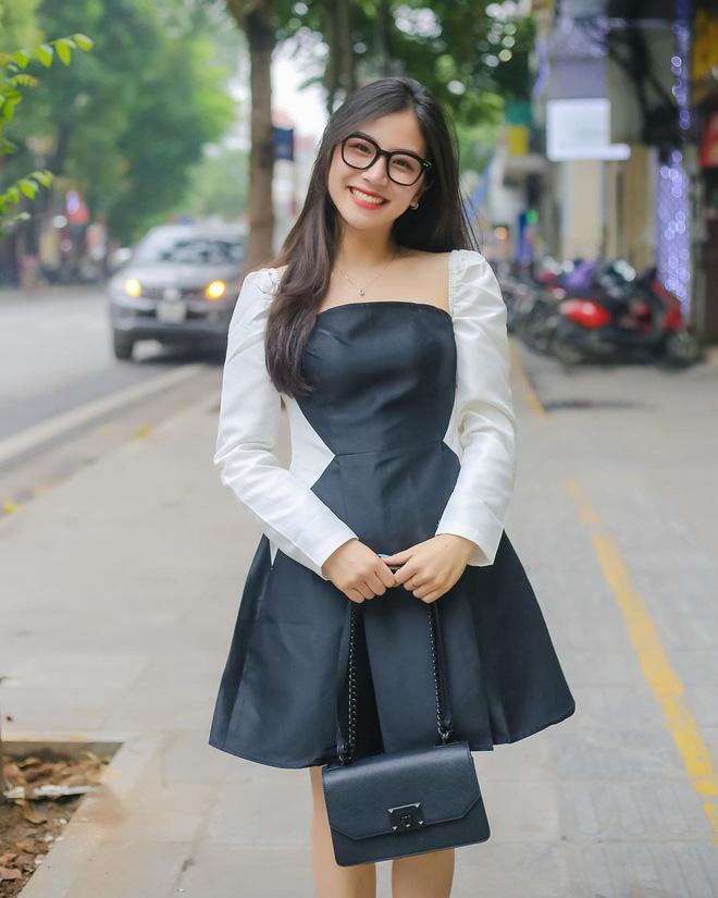 Danh tính gái xinh livestream chung với cô giáo Minh Thu-2