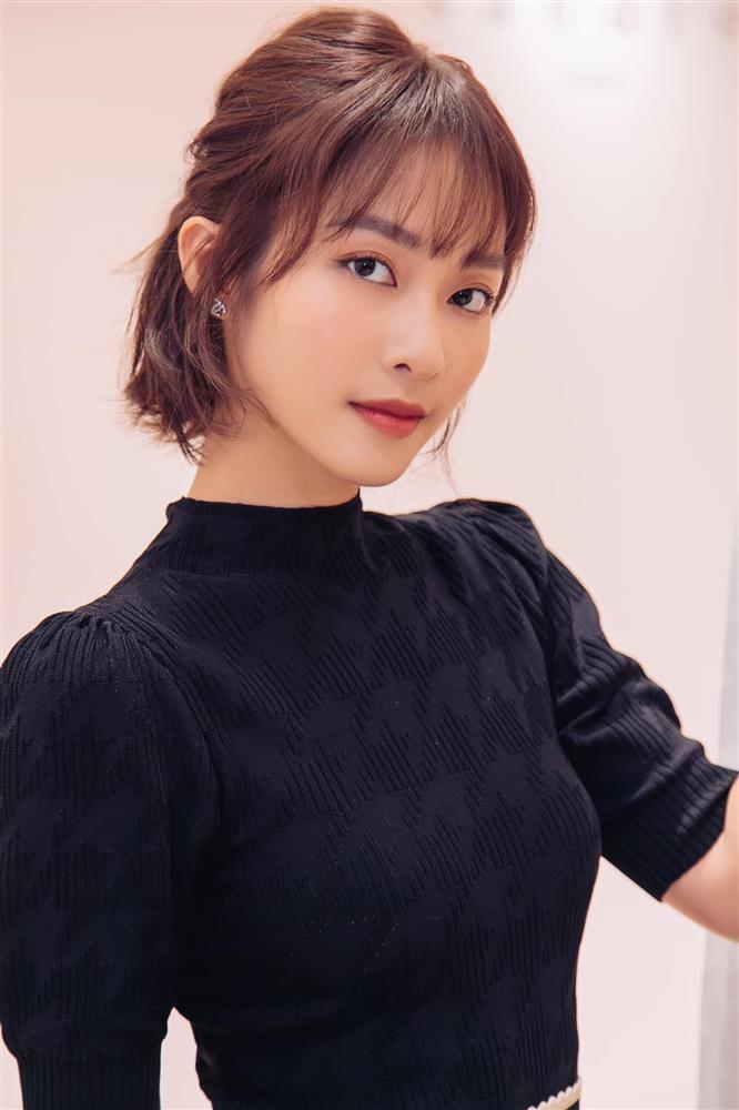 Khả Ngân lên tiếng về loạt ảnh da bọc xương, ho ra máu-6