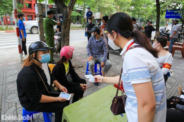 Tuy nhiên, trong buổi sáng ngày 29/7 tại chốt kiểm soát Đào Tấn ghi nhận 2 trường hợp ra ngoài với lý do không phải là thiết yếu.