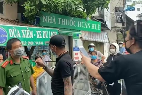 Cặp vợ chồng 'thông chốt' chợ Yên Phụ: Phạt kịch khung, xem xét xử lý