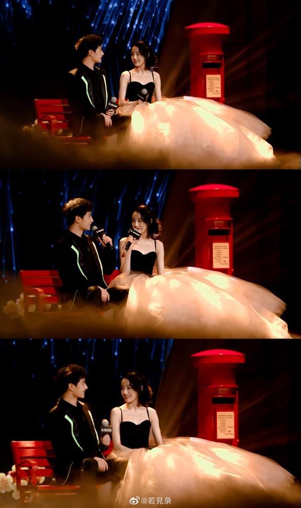 Địch Lệ Nhiệt Ba đẹp mê mẩn nhưng lại lộ cánh tay tong teo-10