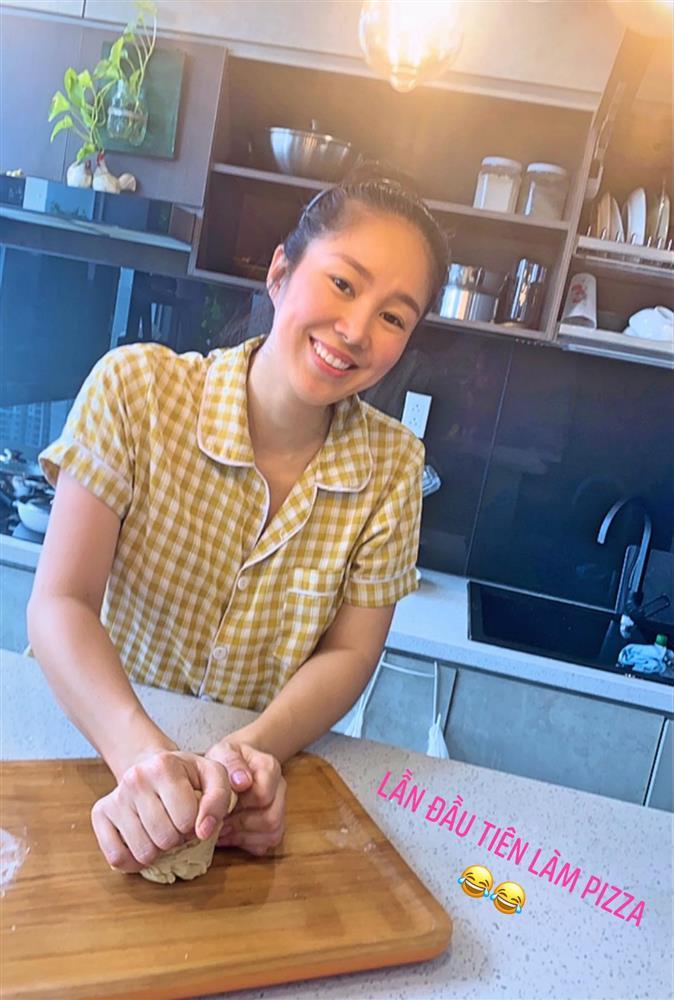 Lê Phương bị chất vấn không đeo nhẫn cưới với chồng trẻ-4