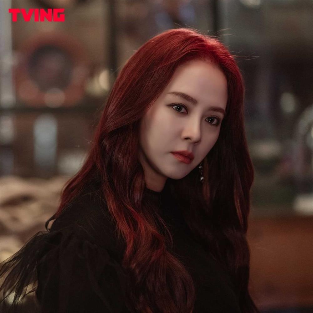 Song Ji Hyo gây choáng khi hóa ác nữ trong phim mới-1