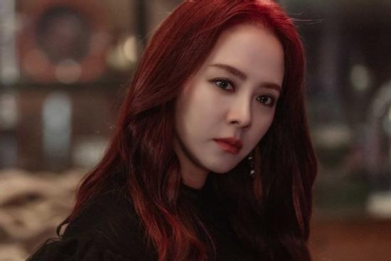 Song Ji Hyo gây choáng khi hóa 'ác nữ' trong phim mới