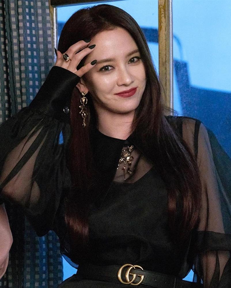 Song Ji Hyo gây choáng khi hóa ác nữ trong phim mới-5