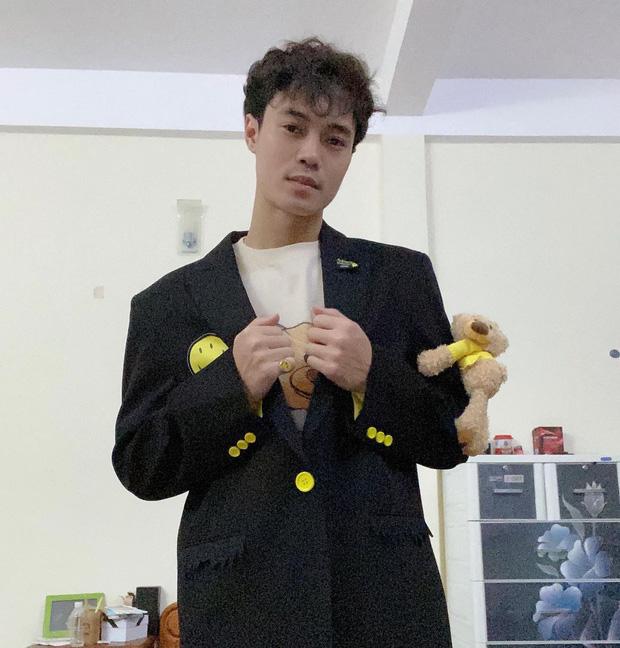 Chủ tịch Văn Toàn ở phố bảnh bao, về quê cũng ra đồng lội ruộng-1