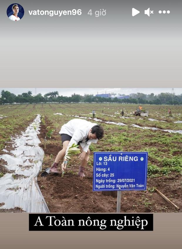 Chủ tịch Văn Toàn ở phố bảnh bao, về quê cũng ra đồng lội ruộng-2