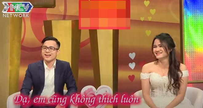 Nghe bạn trai rủ vào nhà nghỉ trú mưa, cô gái có kết nảy lửa-3