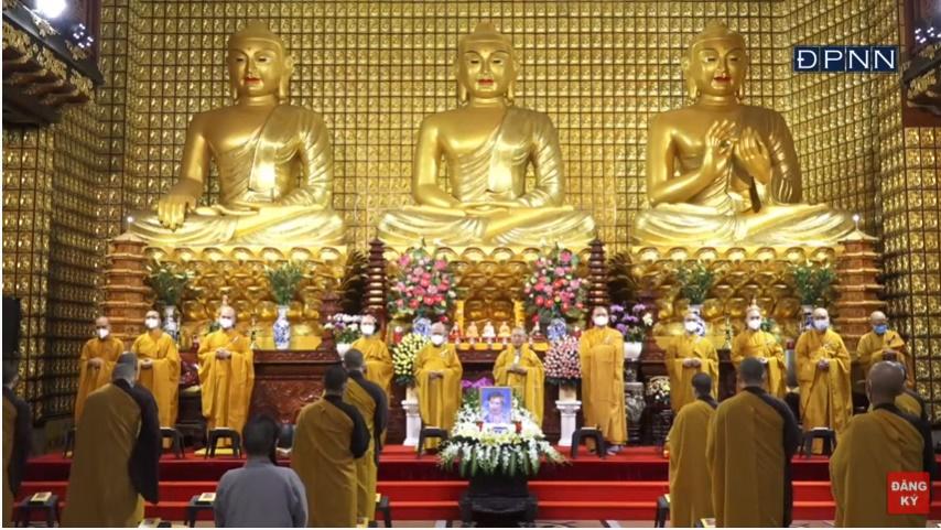 Lễ cầu siêu mẹ đẻ Ngọc Sơn, nam ca sĩ không thể có mặt-3