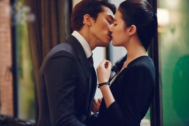 Ly hôn vẫn chung nhà, khi nào nhớ chồng cũ lại mò vào... giải trí-2