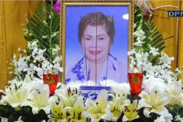 Ngọc Sơn làm lễ hạ huyệt cho mẹ sau thời gian giãn cách-10