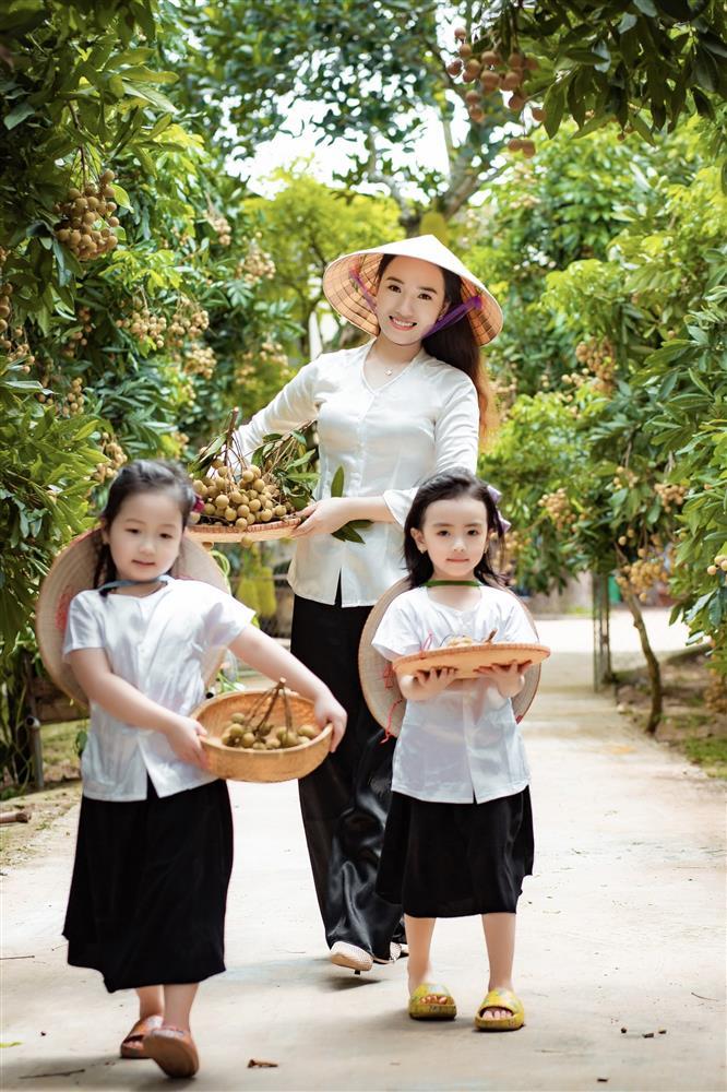 2 tiểu công chúa hóa đại sứ quảng bá nhãn Hưng Yên ngọt lịm-1