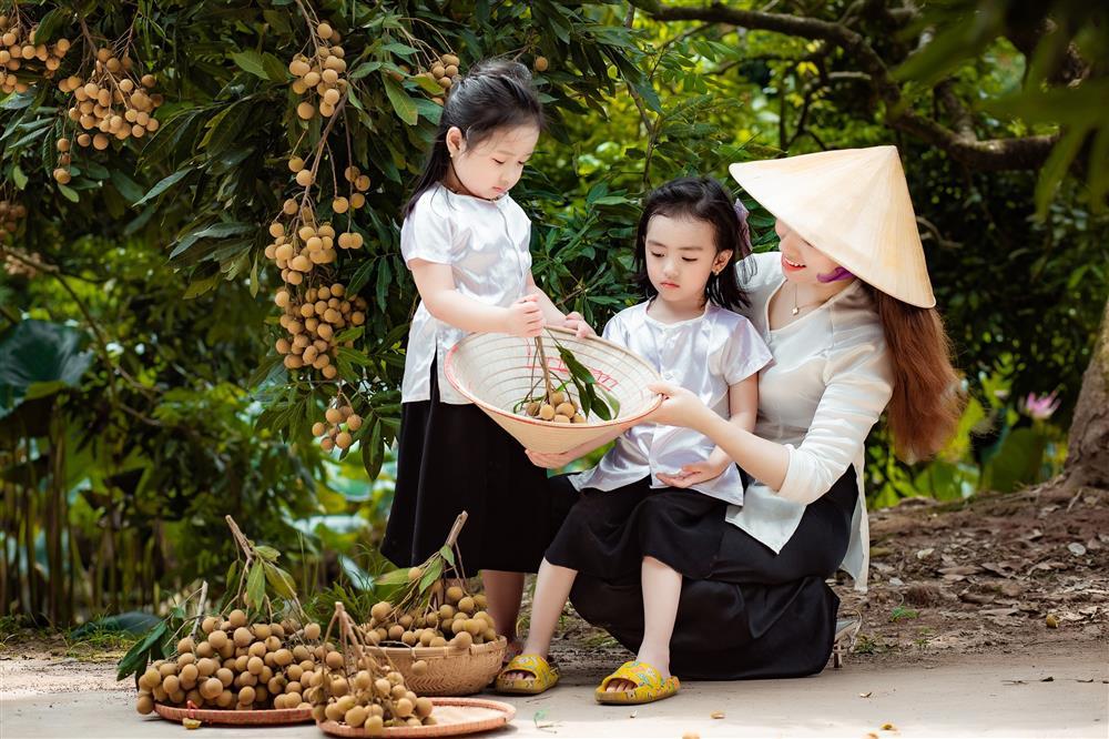 2 tiểu công chúa hóa đại sứ quảng bá nhãn Hưng Yên ngọt lịm-5