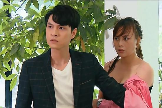 'Hương Vị Tình Thân' vì sao không che cảnh Nam bị xé áo đánh ghen?