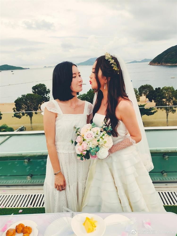 Ôn Bích Hà mặc váy cô dâu, tiệc sinh nhật tưởng đâu tiệc cưới-4