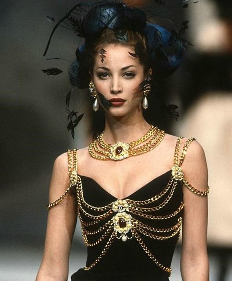 Hết Kim Duyên lại đến tình địch tin đồn của Ngọc Trinh diện váy nhái Chanel-2