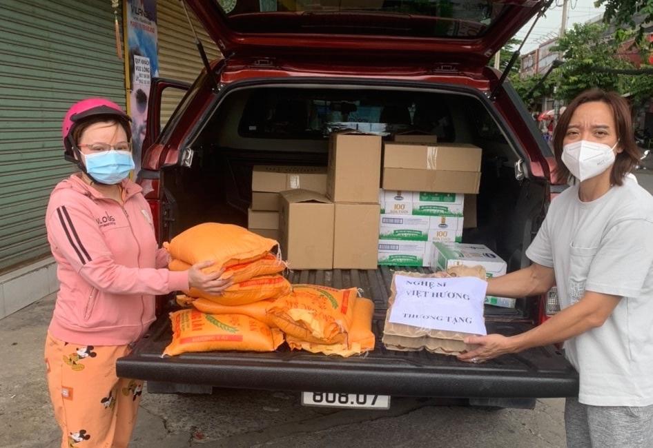 Bị chê từ thiện làm màu, Việt Hương tuyên bố biến mất kèm 1 điều kiện-4