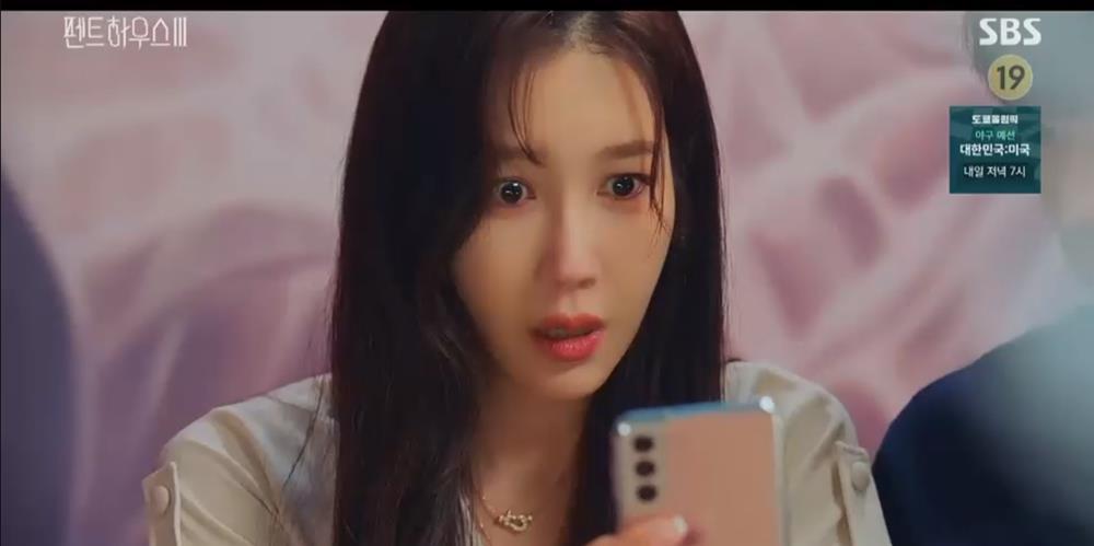 Penthouse 3 tập 8: Logan hồi sinh, vừa tỉnh lại đã hôn bà cả Shim đắm đuối-2