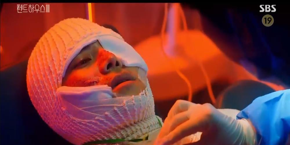 Penthouse 3 tập 8: Logan hồi sinh, vừa tỉnh lại đã hôn bà cả Shim đắm đuối-3