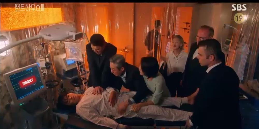 Penthouse 3 tập 8: Logan hồi sinh, vừa tỉnh lại đã hôn bà cả Shim đắm đuối-14