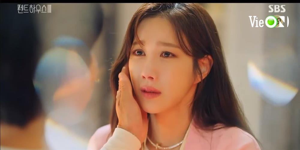 Penthouse 3 tập 8: Logan hồi sinh, vừa tỉnh lại đã hôn bà cả Shim đắm đuối-19