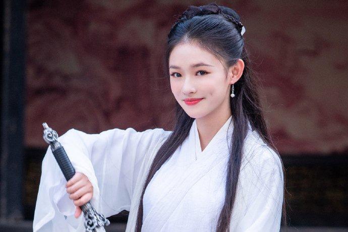 Tiểu Long Nữ Lý Nhược Đồng gây ngỡ ngàng với mặt mộc U60-11