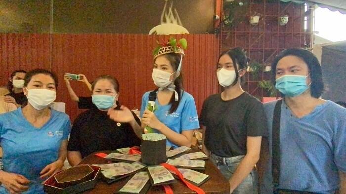 Á hậu Ngọc Thảo nhận vương miện ớt và 50 triệu đồng trong ngày sinh nhật-2