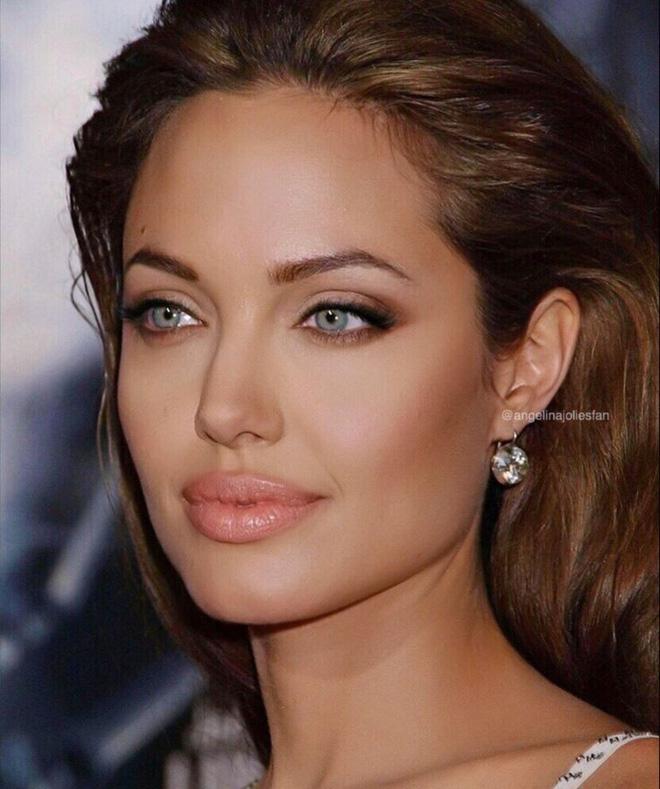 Angelina Jolie likes every makeup style, but there is one style that she doesn't dare to try again - 3