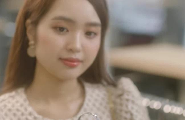 Hot girl đóng MV Lê Bảo Bình: Body khét lẹt, vòng 3 xăm hình độc lạ-1