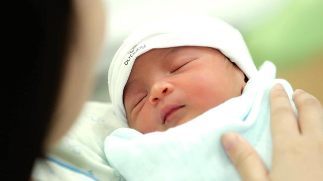 Không còn quấn khăn tã, con gái Võ Hạ Trâm lên đồ cực yêu!-5