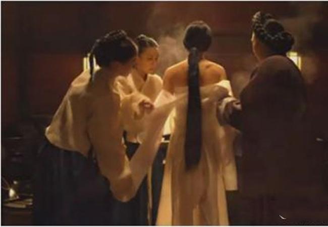 Những cảnh tưởng sốc nhưng càng xem càng nghiện của nữ hoàng 18+-20