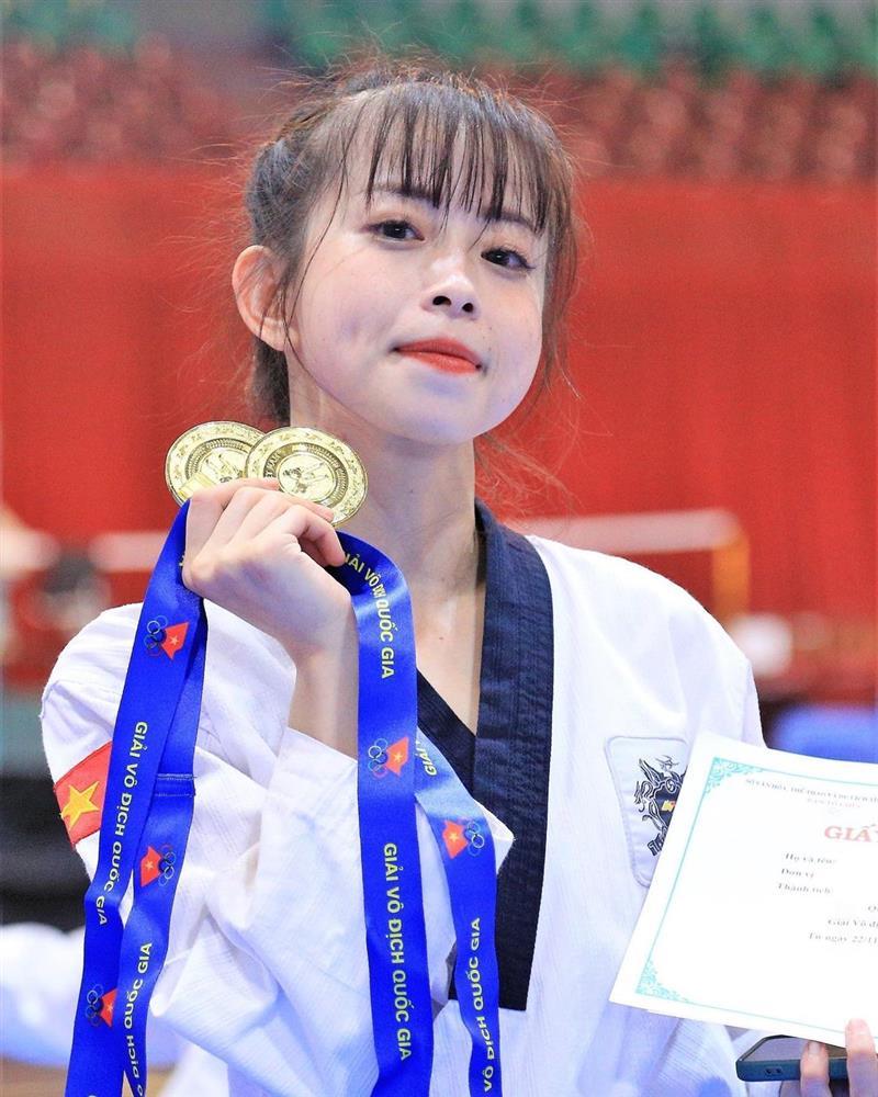 Hot girl Taekwondo Châu Tuyết Vân khoe cơ bụng săn chắc, vòng eo con kiến-1
