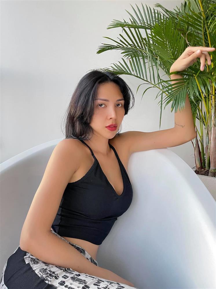 Minh Triệu bức xúc nạn sách lậu, Kỳ Duyên góp ý nhưng bị chỉnh lưng-1