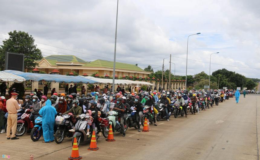 TP.HCM và 18 tỉnh, thành phía Nam giãn cách xã hội thêm 14 ngày-2