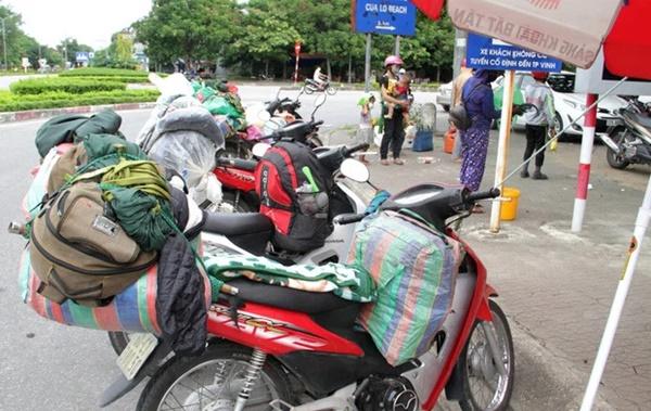 Hành trình 1.400 km chạy xe máy về quê của người nghèo tha hương-3